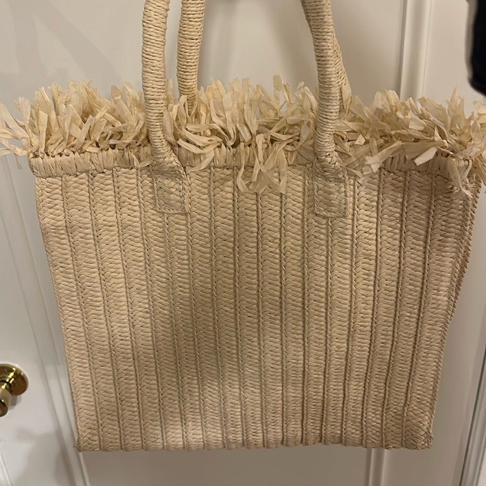 BTB Los Angeles fringe top beach bag